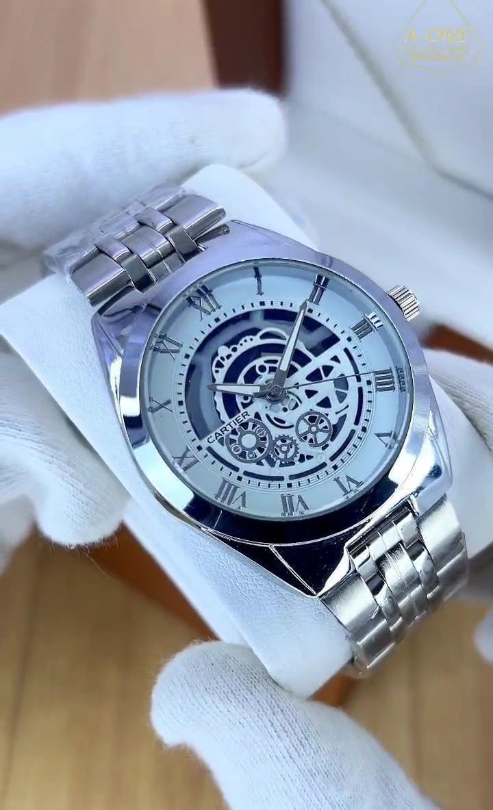 Man's Quartz Water Resistant Watch With Plain Strap